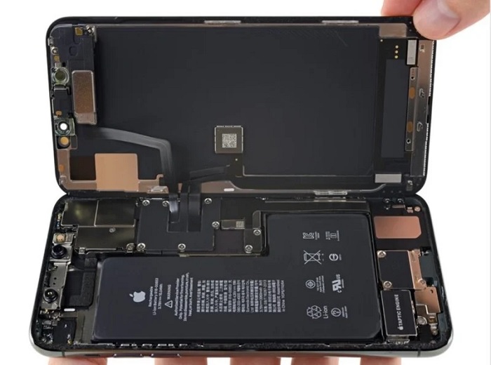 iFixit commented on the dispute over repair rights between Apple and independent third parties